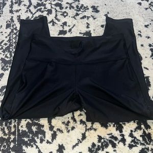 Large black cropped athletic leggings
